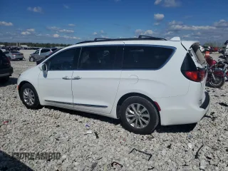 2017 Chrysler Pacifica Touring L z VIN 2C4RC1BG2HR846727, wystawiony jako Copart lot #55104615 z przebiegiem 152 855 mil mil oraz Czysty tytuł • Clean title. Historia ofert i sprzedaży dostępna na DreamBid. Obrazek 2.
