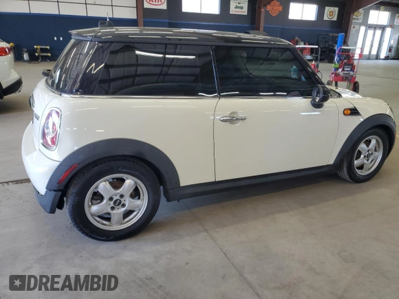 2011 MINI Hardtop with VIN WMWSU3C56BT098018, listed as a Copart auction lot 55075405 with 130,889 mi miles and Clean Title. Bid and sale history available at DreamBid. Image 3.