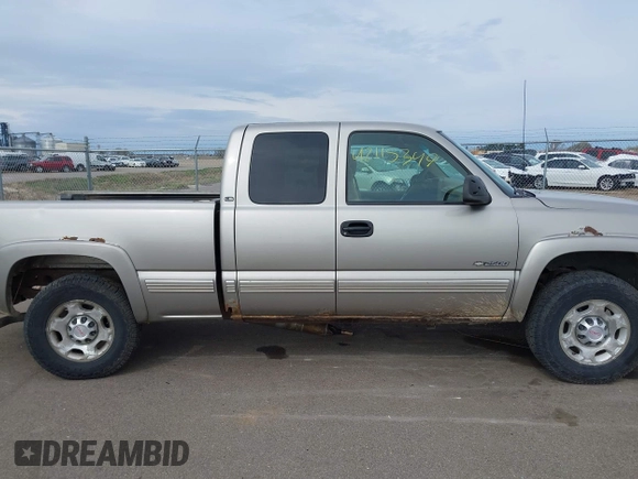 2000 Chevrolet Silverado 2500 LS z VIN 1GCGK29U4YE309544, wystawiony jako IAAI lot #42115349 z przebiegiem 227 652 mil mil oraz . Historia ofert i sprzedaży dostępna na DreamBid. Obrazek 14.