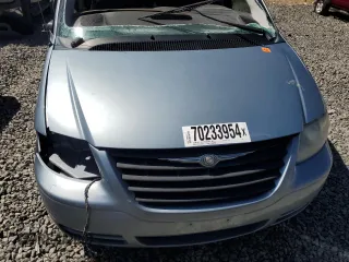 2006 Chrysler Town & Country with VIN 1A4GP45R96B519368, listed as a Copart auction lot 70233954 with 163,184 mi miles and Salvage Title. Bid and sale history available at DreamBid. Image 12.