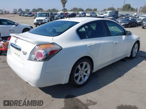 2010 Nissan Altima 3.5 SR with VIN 1N4BL2AP6AC149624, listed as a IAAI auction lot 40608098 with 231,101 mi miles. Bid and sale history available at carsss.com. Image 4.