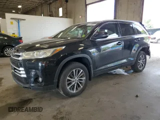 2017 Toyota Highlander XLE with VIN 5TDJZRFH0HS455595, listed as a Copart auction lot 61916645 with 196,009 mi miles and Non repairable. Bid and sale history available at DreamBid. Image 1.