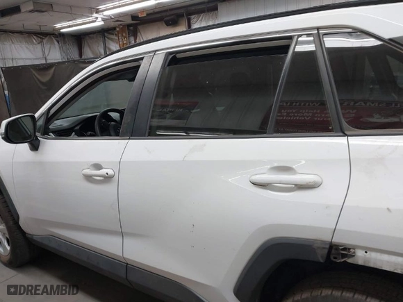 2020 Toyota RAV4 XLE with VIN 2T3W1RFV7LC061037, listed as a IAAI auction lot 41562044 with 51,665 mi miles. Bid and sale history available at carsss.com. Image 15.