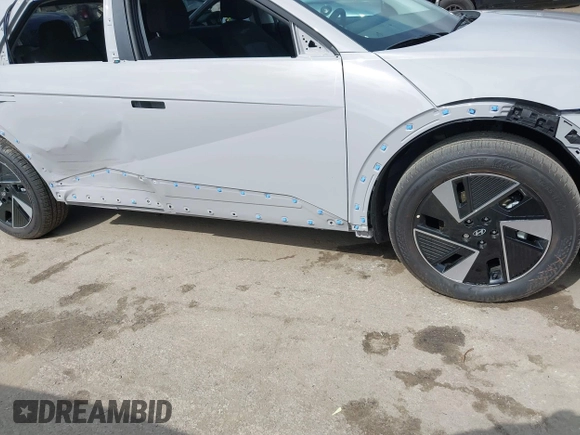 2025 Hyundai Ioniq 5 z VIN 7YAKM4DA8SY002745, wystawiony jako IAAI lot #42135641 z przebiegiem 686 mil mil oraz . Historia ofert i sprzedaży dostępna na DreamBid. Obrazek 20.