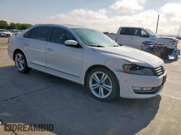 2013 Volkswagen Passat SEL Premium z VIN 1VWCN7A30DC051564, wystawiony jako Copart lot #58565845 z przebiegiem 113 788 mil mil oraz Czysty tytuł • Clean title. Historia ofert i sprzedaży dostępna na DreamBid. Obrazek 4.