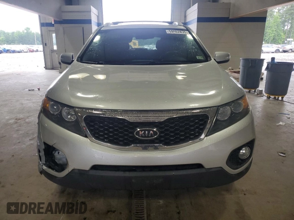 2012 Kia Sorento LX z VIN 5XYKT3A69CG294520, wystawiony jako Copart lot #59002835 z przebiegiem Nie podano mil oraz Czysty tytuł • Clean title. Historia ofert i sprzedaży dostępna na DreamBid. Obrazek 5.