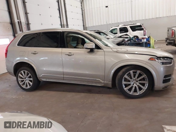 2016 Volvo XC90 T6 Inscription z VIN YV4A22PL7G1015431, wystawiony jako IAAI lot #41765381 z przebiegiem 83 471 mil mil oraz . Historia ofert i sprzedaży dostępna na DreamBid. Obrazek 14.