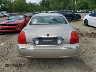 2005 Lincoln Town Car Signature z VIN 1LNHM81W35Y626266, wystawiony jako Copart lot #57461675 z przebiegiem 315 827 mil mil oraz Czysty tytuł • Clean title. Historia ofert i sprzedaży dostępna na DreamBid. Obrazek 6.