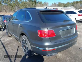 2019 Bentley Bentayga V8 z VIN SJAAM2ZV9KC024576, wystawiony jako IAAI lot #41713477 z przebiegiem 29 631 mil mil oraz . Historia ofert i sprzedaży dostępna na DreamBid. Obrazek 14.