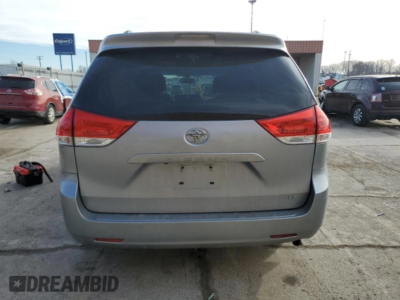 2012 Toyota Sienna LE AAS z VIN 5TDKK3DC7CS192916, wystawiony jako Copart lot #43219255 z przebiegiem 214 612 mil mil oraz Nie do naprawy • Non repairable. Historia ofert i sprzedaży dostępna na DreamBid. Obrazek 6.