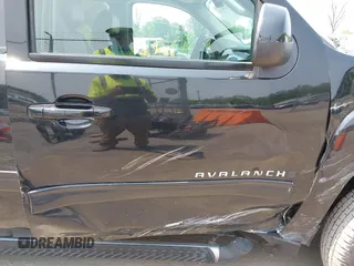 2013 Chevrolet Avalanche LT with VIN 3GNTKFE76DG259746, listed as a IAAI auction lot 42491223 with 92,131 mi miles and . Bid and sale history available at DreamBid. Image 6.