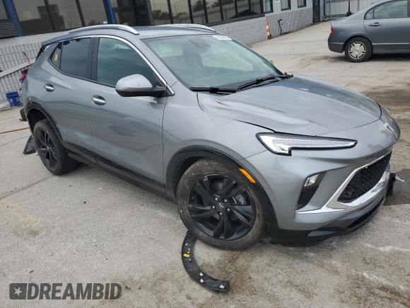 2024 Buick Encore GX Sport Touring с VIN KL4AMDSL7RB027957, выставлен на аукционе Copart как лот 61582995 с пробегом 41 536 миль миль и Списание • Salvage title. История ставок и продаж доступна на DreamBid. Изображение 4.