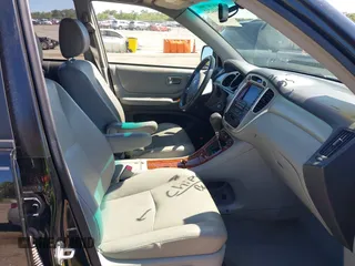 2007 Toyota Highlander Hybrid with VIN JTEHW21A970039728, listed as a IAAI auction lot 42044242 with 200,798 mi miles. Bid and sale history available at carsss.com. Image 5.