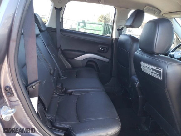 2010 Mitsubishi Outlander XLS with VIN JA4JT4AX7AZ005377, listed as a Copart auction lot 82234564 with 250,831 mi miles and Salvage Title. Bid and sale history available at carsss.com. Image 12.