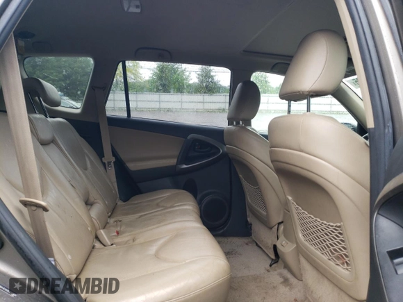 2010 Toyota RAV4 Limited z VIN JTMDK4DV6AD012804, wystawiony jako Copart lot #56024605 z przebiegiem Nie podano mil oraz Szkoda całkowita • Salvage title. Historia ofert i sprzedaży dostępna na DreamBid. Obrazek 11.