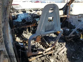 2000 Ford F-350 XL z VIN 1FTWW33F3YED40123, wystawiony jako Copart lot #79572484 z przebiegiem Nie podano mil oraz Nie do naprawy • Non repairable. Historia ofert i sprzedaży dostępna na DreamBid. Obrazek 8.