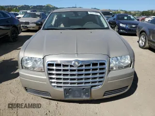 2008 Chrysler 300 LX z VIN 2C3KA43R68H177221, wystawiony jako Copart lot #56541605 z przebiegiem 141 637 mil mil oraz Szkoda całkowita • Salvage title. Historia ofert i sprzedaży dostępna na DreamBid. Obrazek 5.