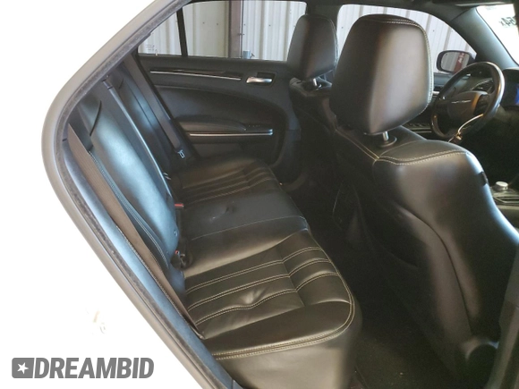 2020 Chrysler 300 S z VIN 2C3CCABT9LH181069, wystawiony jako Copart lot #76281354 z przebiegiem 66 773 mil mil oraz Szkoda całkowita • Salvage title. Historia ofert i sprzedaży dostępna na DreamBid. Obrazek 10.