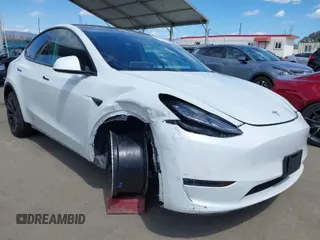 2020 Tesla Model Y Long Range with VIN 5YJYGDEE2LF058515, listed as a IAAI auction lot 41932748 with 62,885 mi miles and . Bid and sale history available at DreamBid. Image 1.
