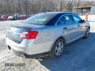 2015 Ford Police Interceptor z VIN 1FAHP2MK8FG162227, wystawiony jako IAAI lot #41457221 z przebiegiem 154 765 mil mil oraz . Historia ofert i sprzedaży dostępna na DreamBid. Obrazek 4.