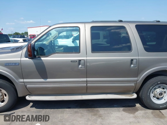 2005 Ford Excursion Limited z VIN 1FMNU42P25ED44334, wystawiony jako IAAI lot #42344600 z przebiegiem 171 512 mil mil oraz . Historia ofert i sprzedaży dostępna na DreamBid. Obrazek 14.