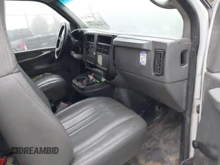 2007 GMC Savana Cargo Van with VIN 1GTGG29V771108284, listed as a IAAI auction lot 41483293 with 253,294 mi miles. Bid and sale history available at carsss.com. Image 5.