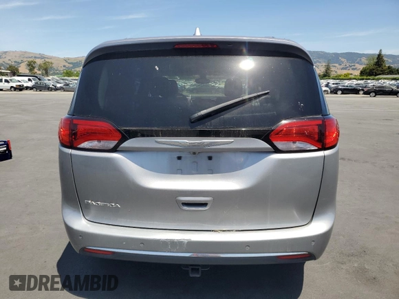 2017 Chrysler Pacifica Touring L with VIN 2C4RC1BG1HR539758, listed as a Copart auction lot 53117135 with 130,628 mi miles and Clean Title. Bid and sale history available at DreamBid. Image 6.