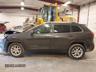 2016 Jeep Cherokee Latitude z VIN 1C4PJMCS6GW101471, wystawiony jako IAAI lot #41919576 z przebiegiem 113 492 mil mil oraz . Historia ofert i sprzedaży dostępna na DreamBid. Obrazek 14.