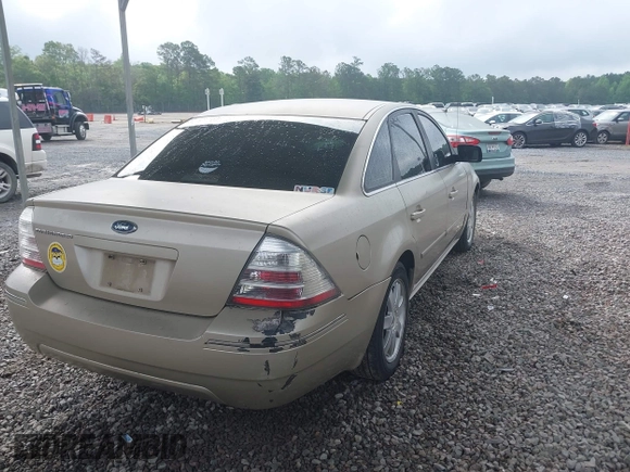 2005 Ford Five Hundred SE z VIN 1FAFP23145G127490, wystawiony jako IAAI lot #42122316 z przebiegiem 202 975 mil mil oraz . Historia ofert i sprzedaży dostępna na DreamBid. Obrazek 4.