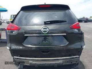2017 Nissan Rogue SV z VIN KNMAT2MT5HP526512, wystawiony jako IAAI lot #42349293 z przebiegiem 93 620 mil mil oraz . Historia ofert i sprzedaży dostępna na DreamBid. Obrazek 17.