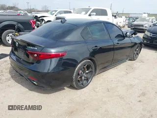 2017 Alfa Romeo Giulia Ti z VIN ZARFAECN7H7541762, wystawiony jako IAAI lot #41549460 z przebiegiem Nie podano mil oraz . Historia ofert i sprzedaży dostępna na DreamBid. Obrazek 4.
