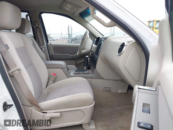 2007 Ford Explorer XLT with VIN 1FMEU73E47UA93775, listed as a IAAI auction lot 41945108 with 202,590 mi miles. Bid and sale history available at carsss.com. Image 5.