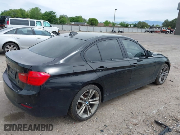 2013 BMW 3 Series 328i xDrive с VIN WBA3B5G51DNS00364, выставлен на аукционе IAAI как лот 42256459 с пробегом 110 970 миль миль и . История ставок и продаж доступна на DreamBid. Изображение 4.