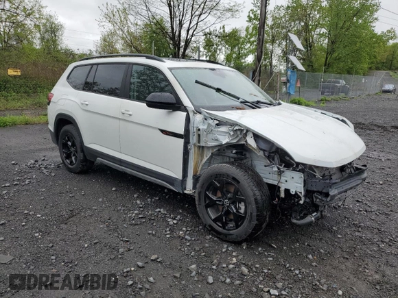 2024 Volkswagen Atlas Peak Edition SEL with VIN 1V2GR2CA7RC550827, listed as a Copart auction lot 55834155 with 1,608 mi miles and Salvage title. Bid and sale history available at DreamBid. Image 4.