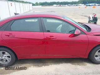 2024 Hyundai Elantra SE z VIN KMHLL4DG3RU824076, wystawiony jako IAAI lot #42471521 z przebiegiem 2 359 mil mil oraz . Historia ofert i sprzedaży dostępna na DreamBid. Obrazek 13.
