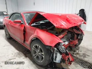 2014 Ford Mustang V6 with VIN 1ZVBP8EM1E5272367, listed as a IAAI auction lot 41543598 with 76,847 mi miles. Bid and sale history available at carsss.com. Image 1.