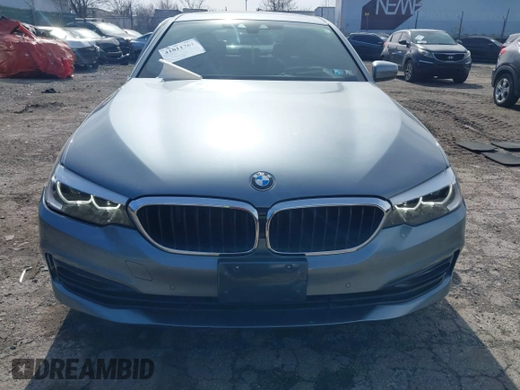 2018 BMW 5 Series 530i xDrive z VIN WBAJA7C59JWC74703, wystawiony jako IAAI lot #41811761 z przebiegiem 54 649 mil mil oraz . Historia ofert i sprzedaży dostępna na DreamBid. Obrazek 12.