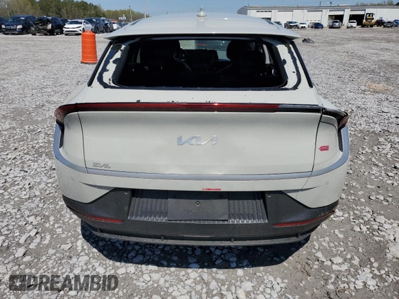 2024 Kia EV6 Light Long Range z VIN KNDC34LAXR5218298, wystawiony jako Copart lot #50439705 z przebiegiem 8 036 mil mil oraz Szkoda całkowita • Salvage title. Historia ofert i sprzedaży dostępna na DreamBid. Obrazek 6.