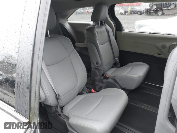 2021 Toyota Sienna XLE with VIN 5TDJSKFC8MS037697, listed as a IAAI auction lot 41711070 with 29,198 mi miles. Bid and sale history available at carsss.com. Image 8.
