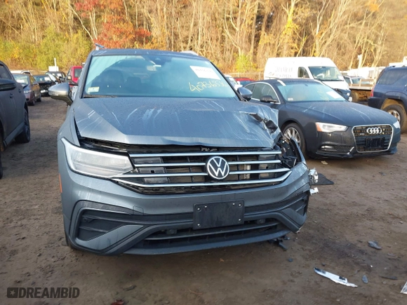 2022 Volkswagen Tiguan SE with VIN 3VV2B7AX9NM027422, listed as a IAAI auction lot 40736336 with 25,876 mi miles. Bid and sale history available at carsss.com. Image 12.