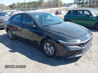 2025 Hyundai Elantra SE z VIN KMHLL4DG0SU864024, wystawiony jako IAAI lot #41899839 z przebiegiem 8 600 mil mil oraz . Historia ofert i sprzedaży dostępna na DreamBid. Obrazek 1.