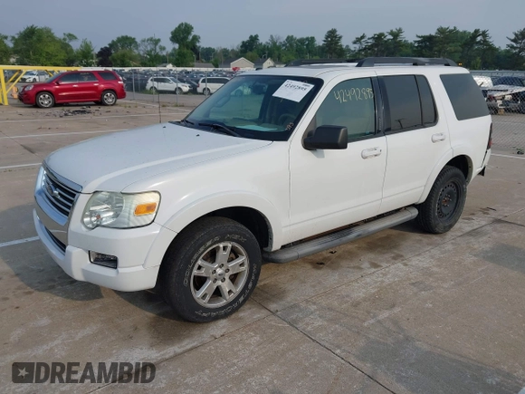 2010 Ford Explorer XLT z VIN 1FMEU7DE4AUA62936, wystawiony jako IAAI lot #42492895 z przebiegiem 255 334 mil mil oraz . Historia ofert i sprzedaży dostępna na DreamBid. Obrazek 2.