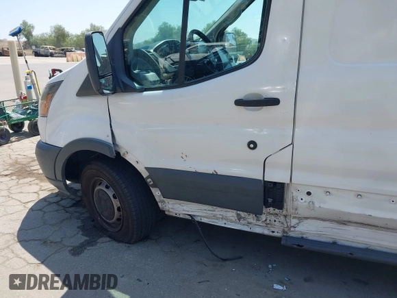 2017 Ford Transit Cargo z VIN 1FTYE1CM9HKB50925, wystawiony jako IAAI lot #42095471 z przebiegiem 152 583 mil mil oraz . Historia ofert i sprzedaży dostępna na DreamBid. Obrazek 6.