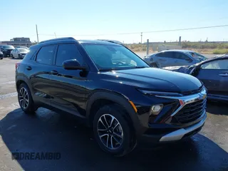 2024 Chevrolet TrailBlazer LT with VIN KL79MPSL5RB139633, listed as a IAAI auction lot 40462292 with 9,121 mi miles. Bid and sale history available at carsss.com. Image 1.