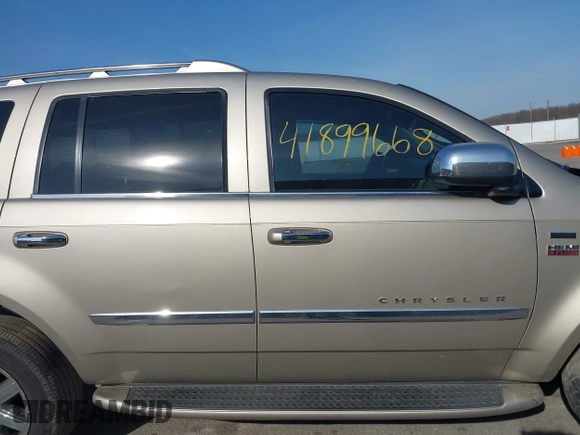 2008 Chrysler Aspen Limited z VIN 1A8HW58228F122526, wystawiony jako IAAI lot #41899668 z przebiegiem 300 288 mil mil oraz . Historia ofert i sprzedaży dostępna na DreamBid. Obrazek 13.