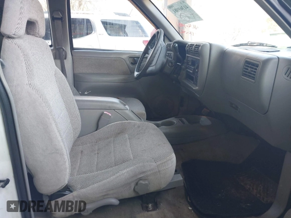 1996 Chevrolet S-10 LS with VIN 1GCDT19W9TK207551, listed as a IAAI auction lot 41369981 with 180,189 mi miles and . Bid and sale history available at DreamBid. Image 5.