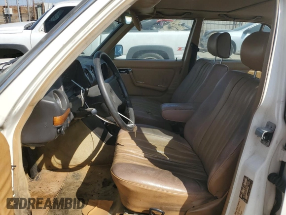 1985 Mercedes-Benz 300 with VIN WDBAB33C5FA264693, listed as a Copart auction lot 47318655 with 241,531 mi miles and Clean Title. Bid and sale history available at DreamBid. Image 7.