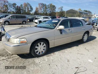 2004 Lincoln Town Car Ultimate L z VIN 1LNHM85W94Y672371, wystawiony jako Copart lot #77752284 z przebiegiem 140 776 mil mil oraz Nie do naprawy • Non repairable. Historia ofert i sprzedaży dostępna na DreamBid. Obrazek 1.