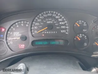 2006 Chevrolet Silverado 1500 LT1 with VIN 1GCEC19VX6Z261903, listed as a IAAI auction lot 41552645 with 330,838 mi miles. Bid and sale history available at carsss.com. Image 7.