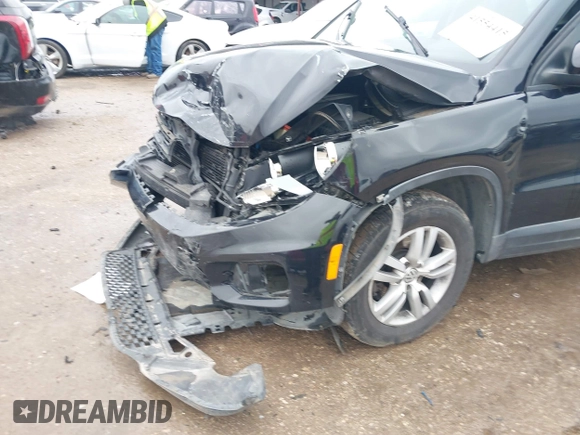 2016 Volkswagen Tiguan S z VIN WVGAV7AX5GW577538, wystawiony jako IAAI lot #41554415 z przebiegiem 94 233 mil mil oraz . Historia ofert i sprzedaży dostępna na DreamBid. Obrazek 6.
